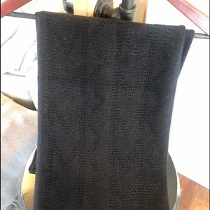 MICHAEL KORS..... black scarf